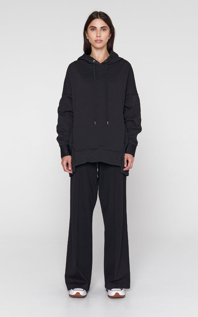 sans-gene-zip-sleeve-black-hoodie-front-woman