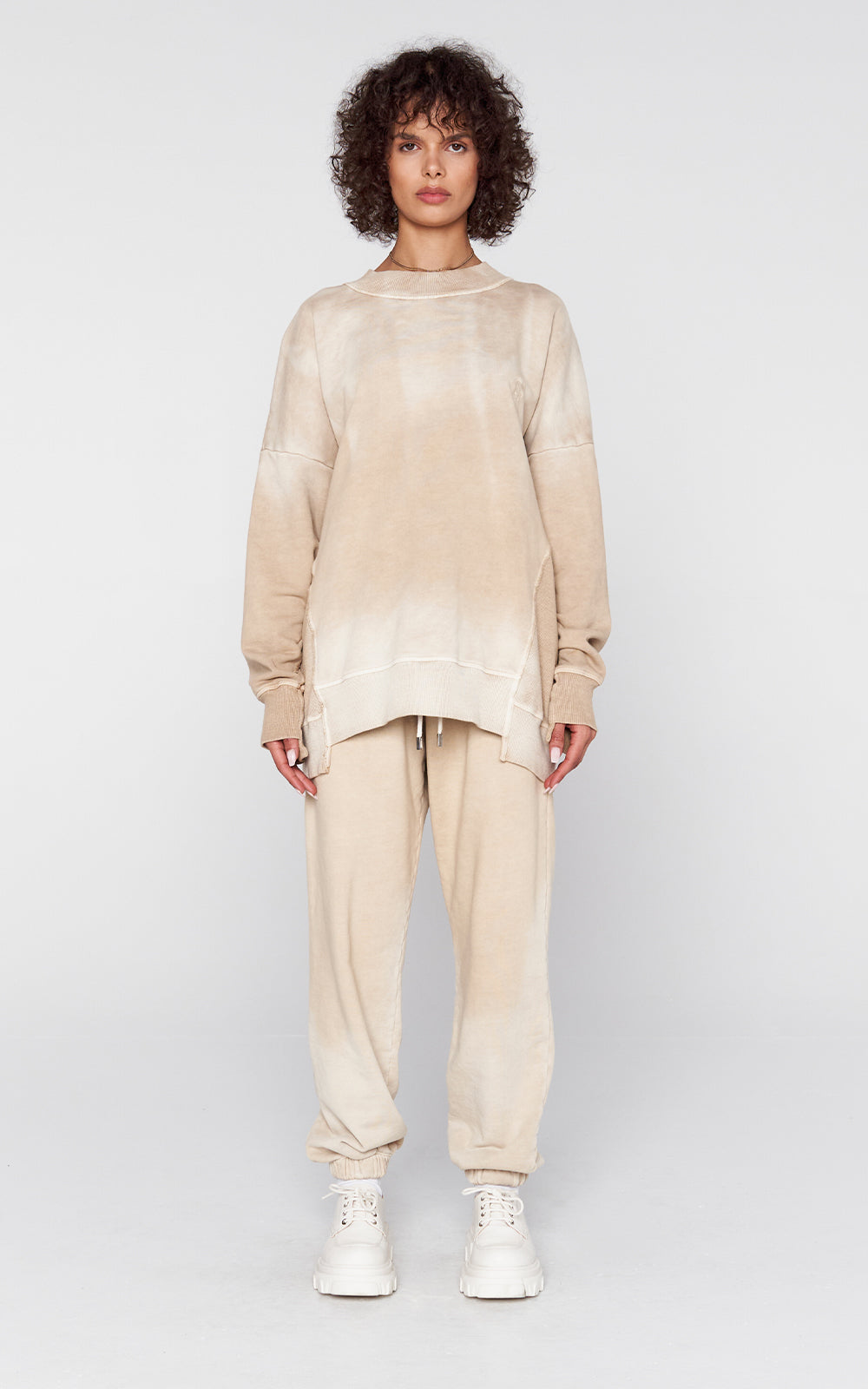 sans-gene-sand-dye-jogger-front-woman
