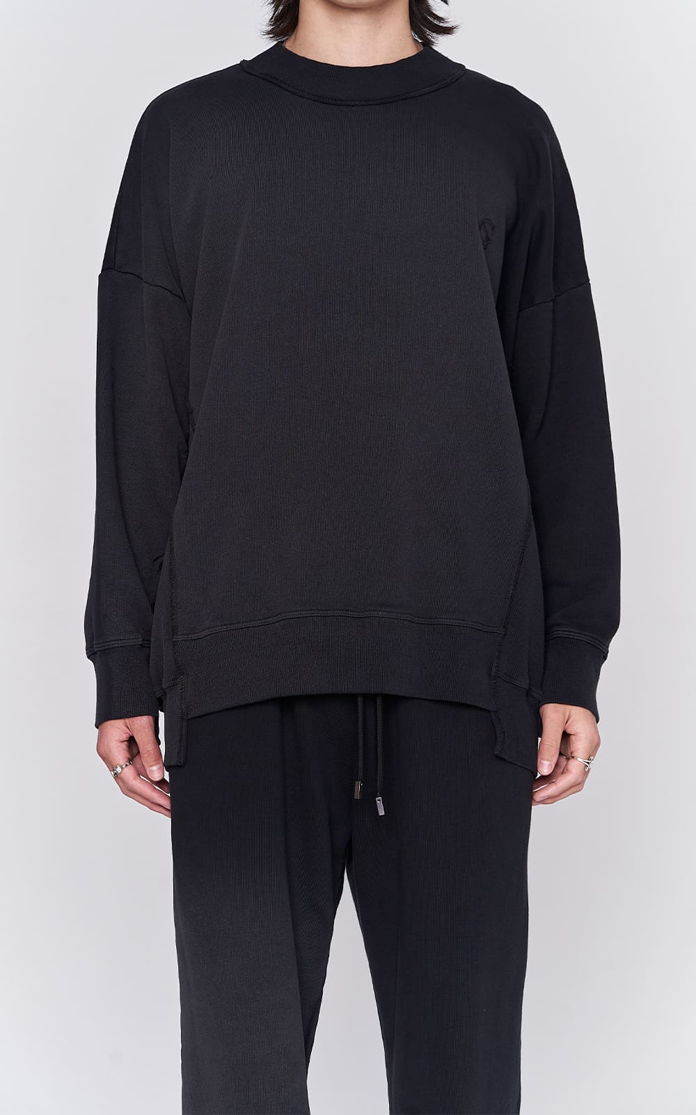 sans-gene-dark-crewneck-sweater-close-up