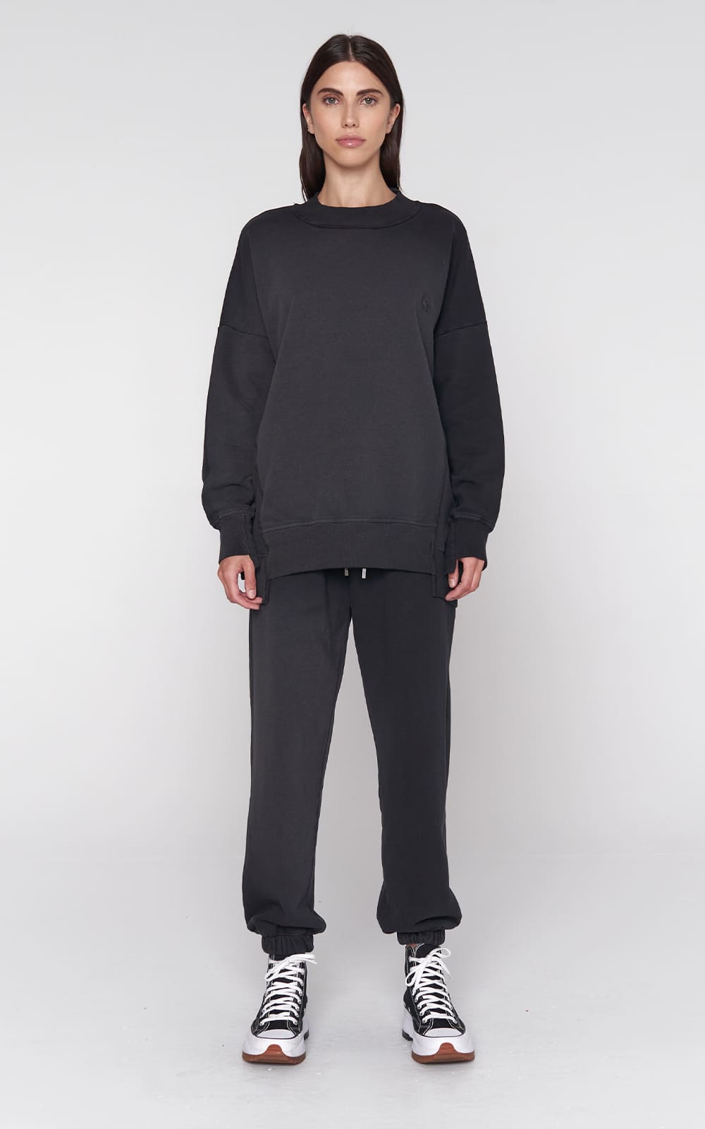 sans-gene-dark-crewneck-sweater-frontview-woman
