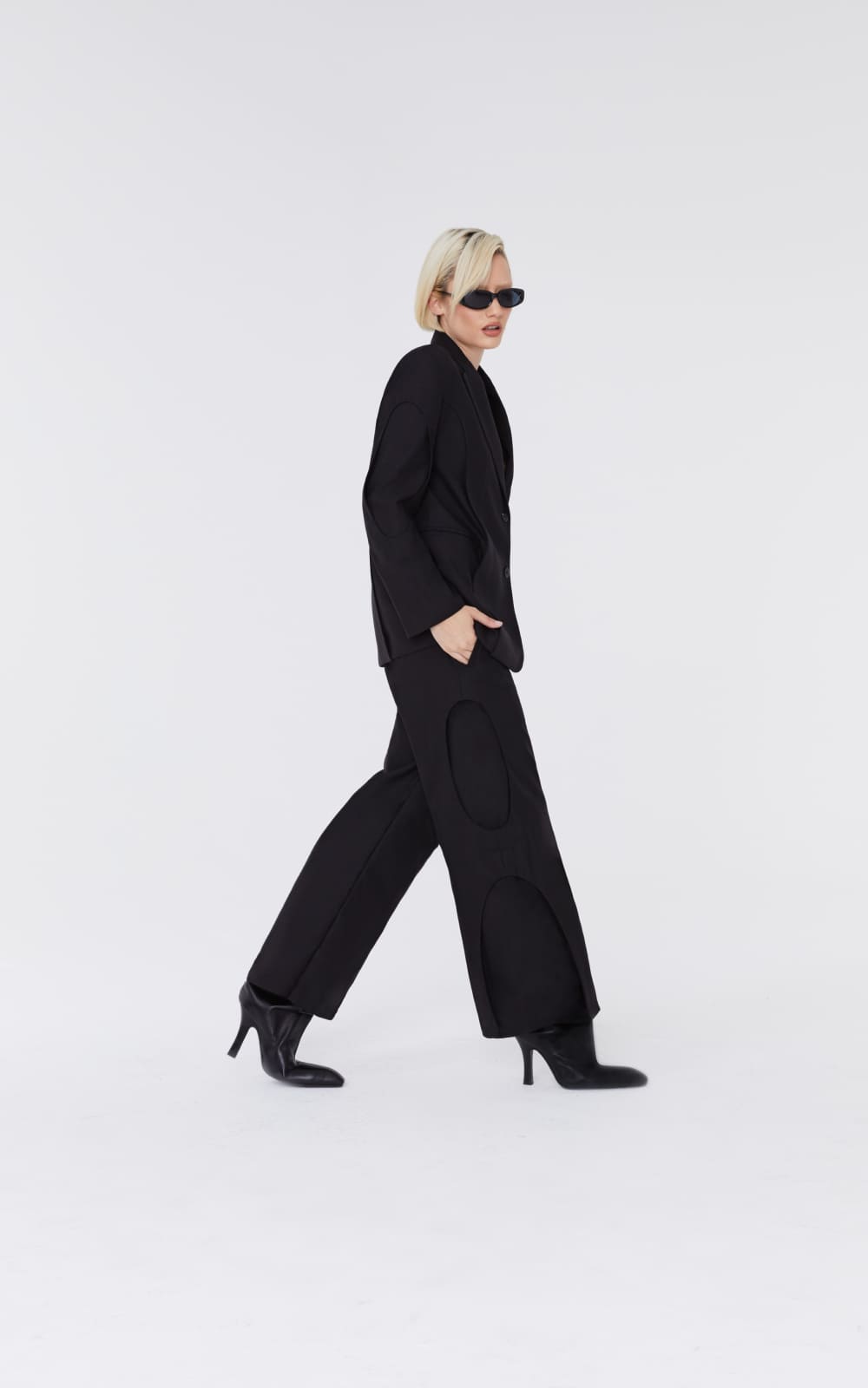 sans-gene-black-blazer-frontview-2