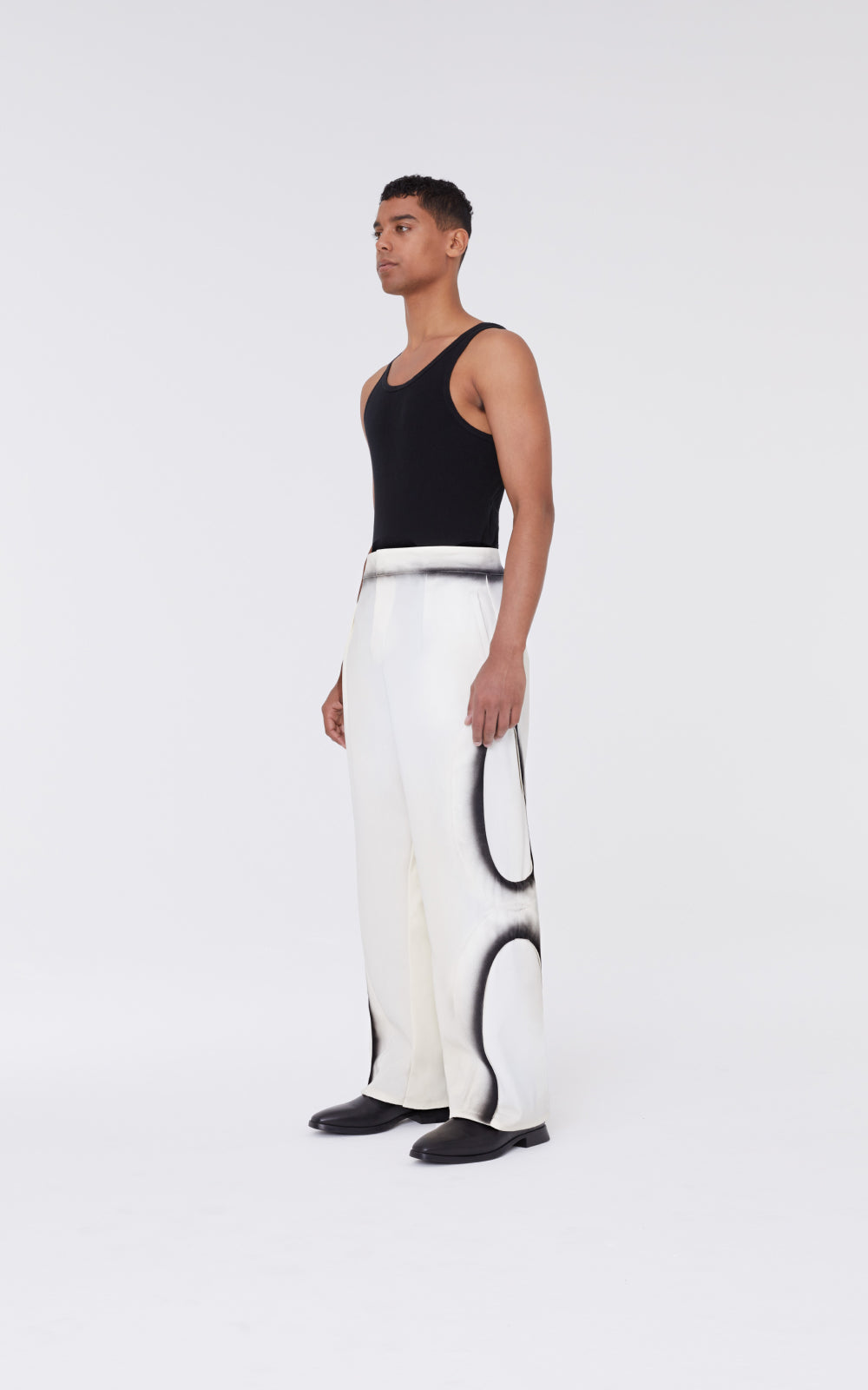 sans-gene-woven-trouser-sideview-man