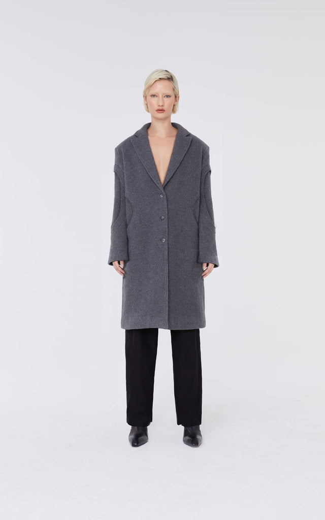 sans-gene-grey-trench-coat-frontview-woman