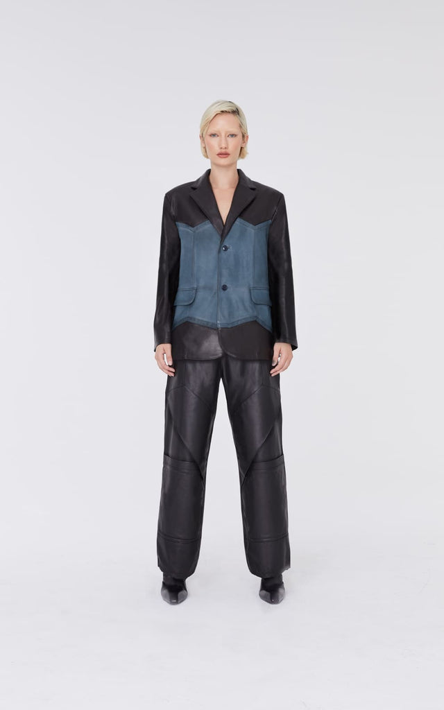 sans-gene-blue-black-leather-blazer-frontview-woman