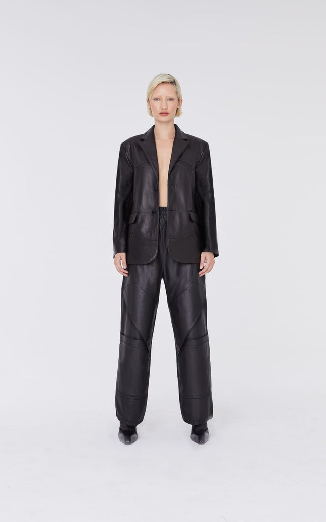 sans-gene-black-leather-blazer-frontview-woman