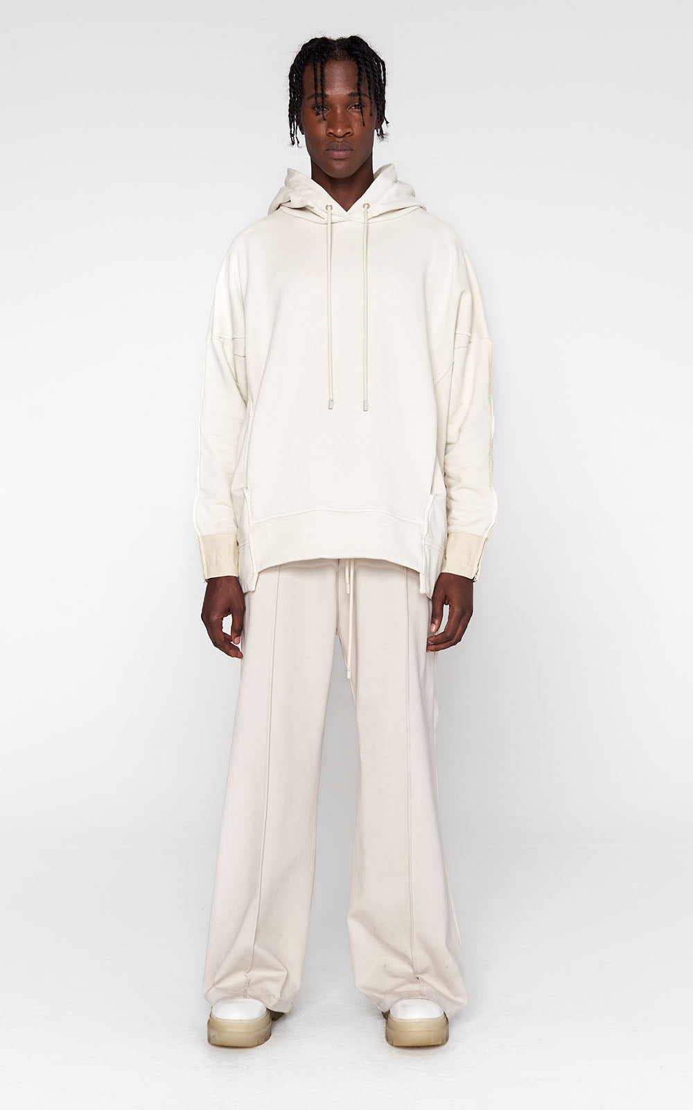 sans-gene-zip-sleeve-ivory-hoodie-front