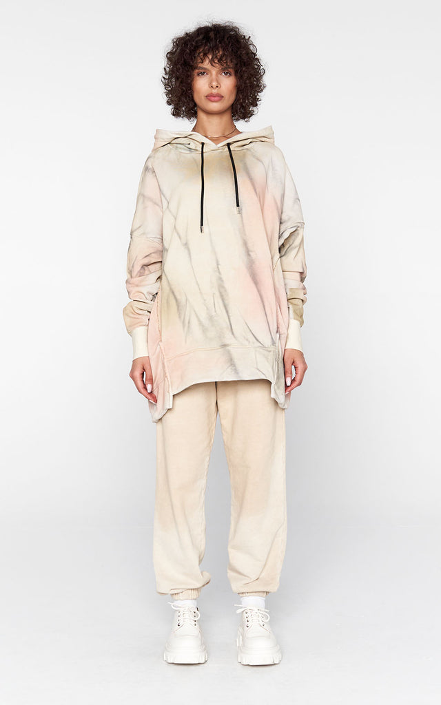 sans-gene-zip-sleeve-dye-hoodie-front-woman