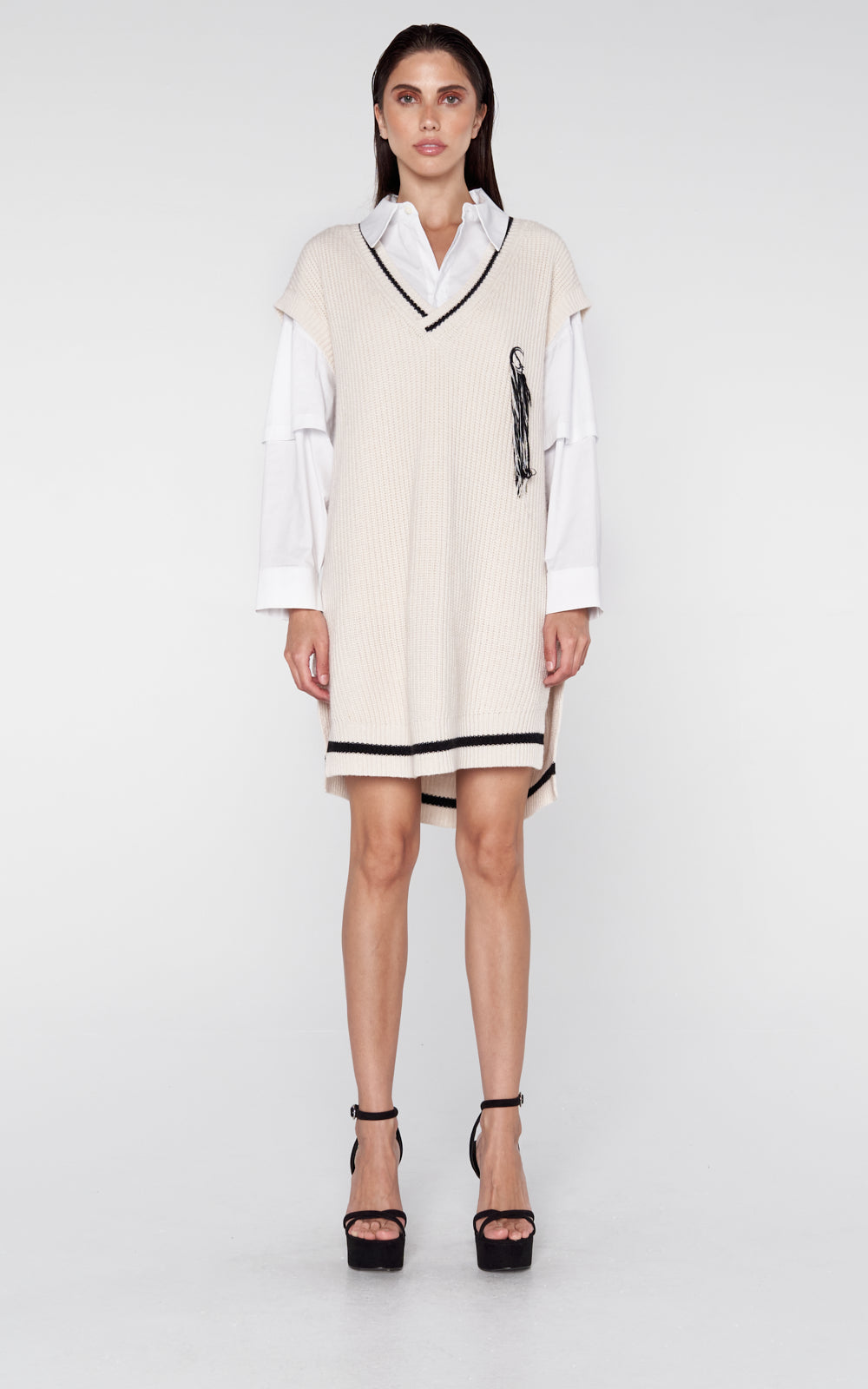 sans-gene-oversize-knit-vest-front-woman